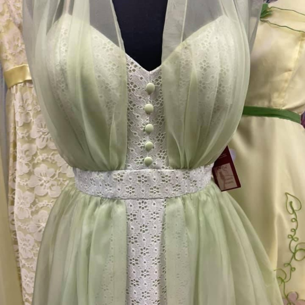 Vintage Gown - Picture 2 of 5